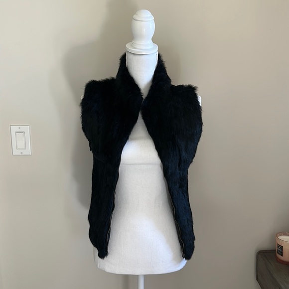 Fur Black Vest. Size M. Classic cut - Picture 2 of 5